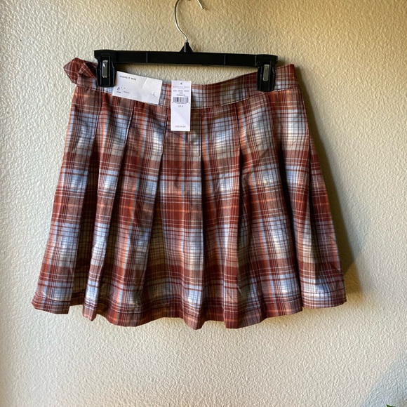 American Eagle Outfitters Red and White Plaid Mini Skirt - Picture 2 of 9